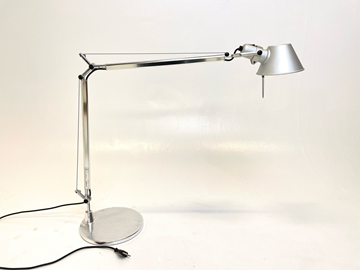 Skrivbordslampa Artemide, Tolomeo