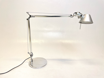 Skrivbordslampa Artemide, Tolomeo