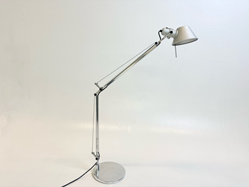 Skrivbordslampa Artemide, Tolomeo