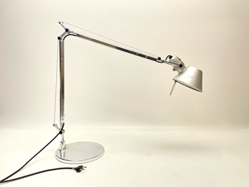 Skrivbordslampa Artemide, Tolomeo