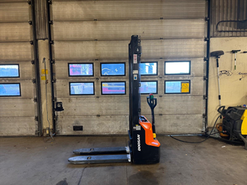 Ledstaplare Doosan LSM12N