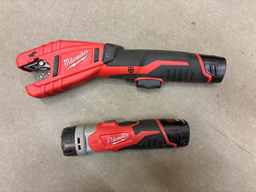 Kopparrörkap & ficklampa Milwaukee M12 PC & C 12T