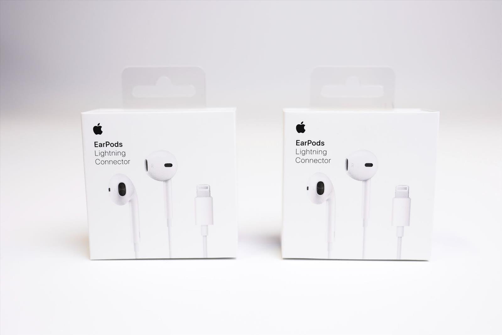 apple earphones 2