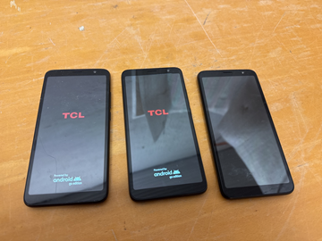 3 st TCL T431D smartphones 