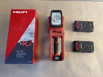 2 st lampor Hilti SL 4-22 med batterier 