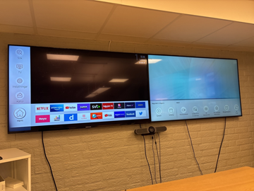 2 st 65” TV & konferenskamera Logitech Meetup