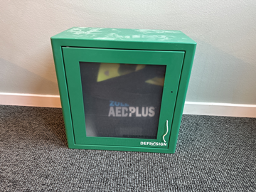 Hjärtstartare Zoll AEDPlus, inkl. väggskåp 