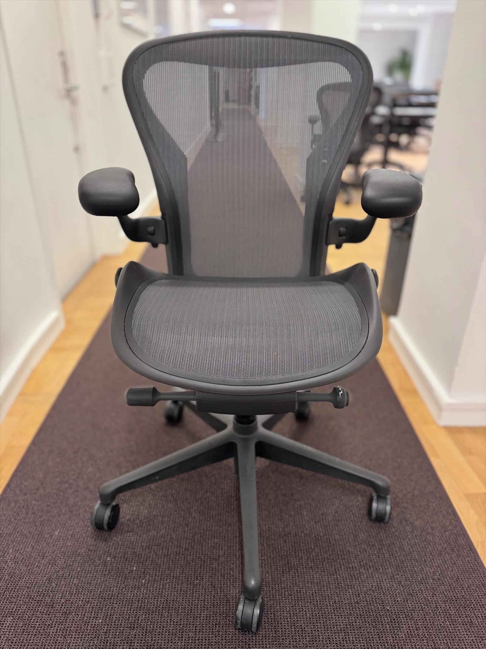 Kontorsstol Herman Miller Aeron m rkgr 60219 via konkursauktion