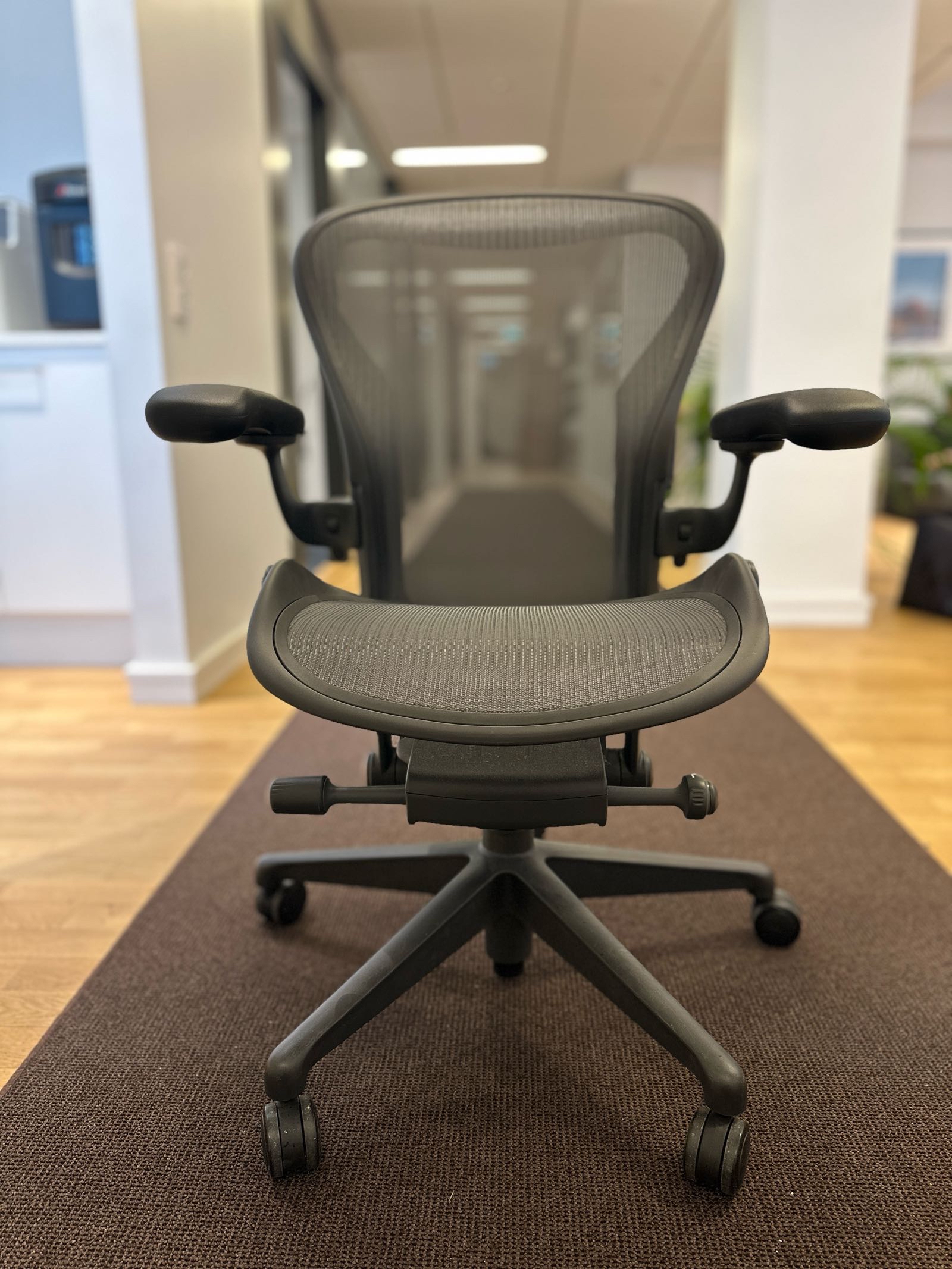 Herman miller outlet aeron pris