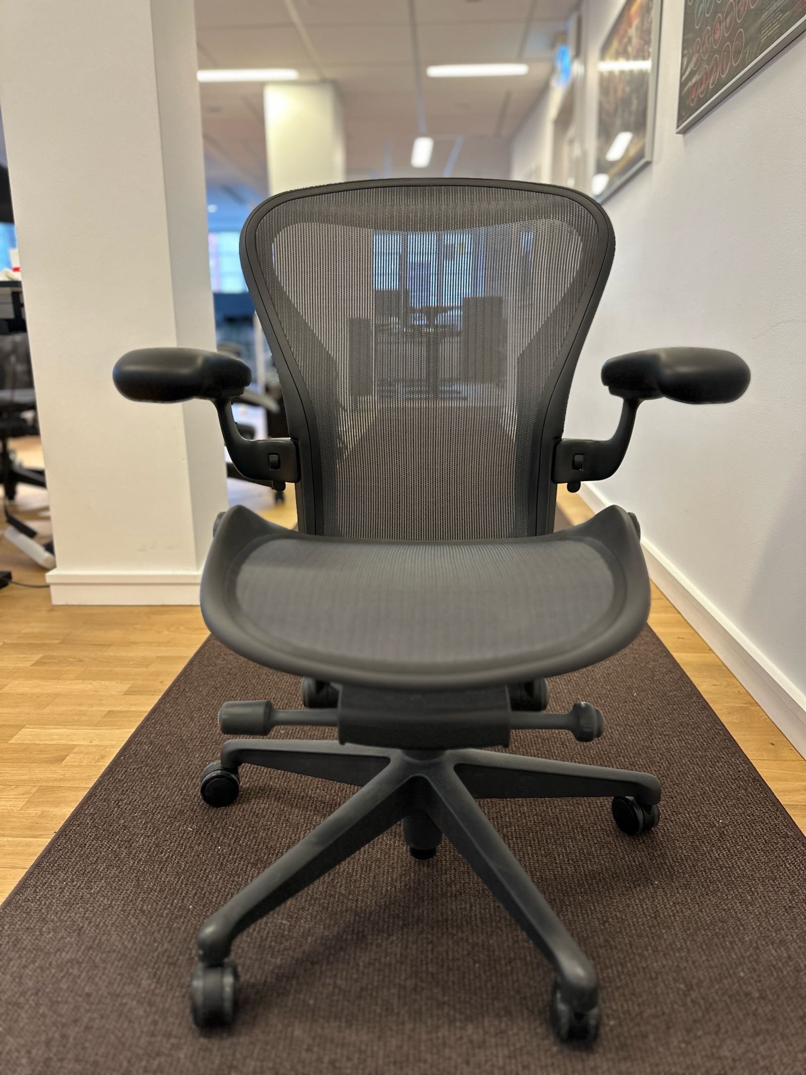 Herman miller aeron online pris