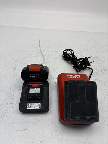 3 st. Batteri Hilti och 1 st. laddare Hilti